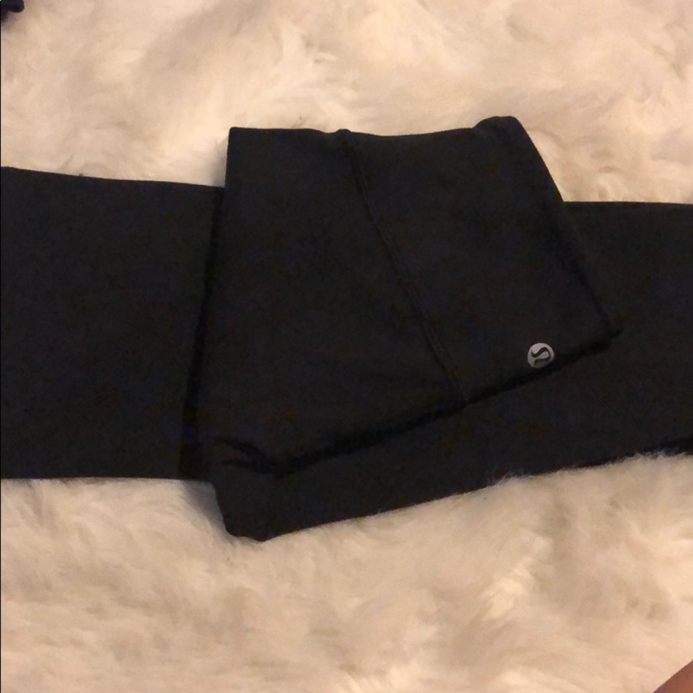 Black lulu lemon leggings